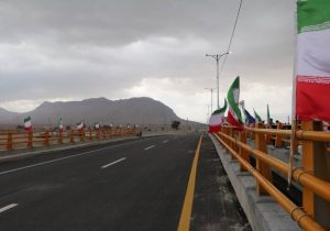 تقاطع غیرهمسطح مومن‌آباد در محور خاوران-سروستان به بهره برداری رسید